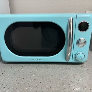 Blue Retro Microwave Oven